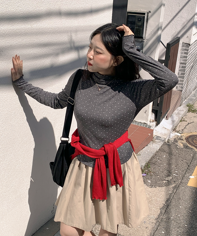 Dot Wave Turtleneck T-Shirt