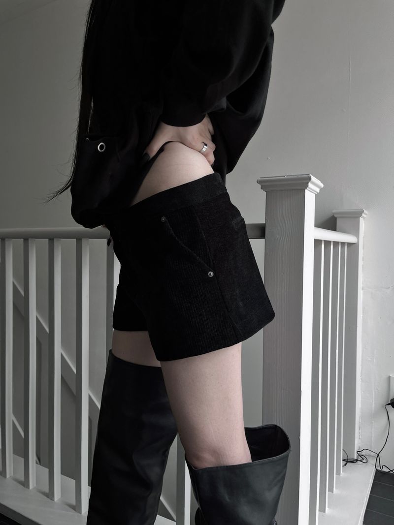 corduroy rivet short pants