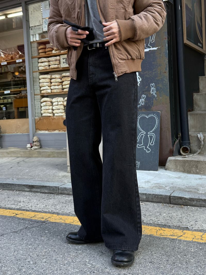 AVAND（アバンド）の「ヴィンテージフレアブラックデニムパンツ（パンツ）」