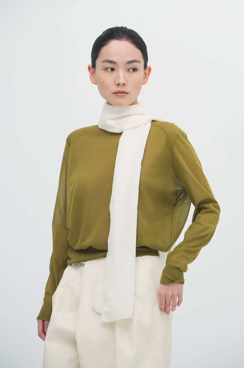 Airy pleats skin scarf_cream