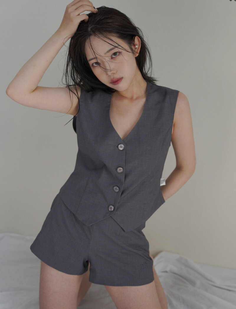 musemuseum（ミューズミュージアム）の「lnes vest - gray（Tops）」