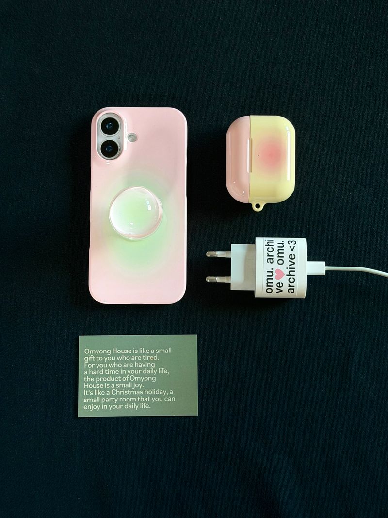 omyonghouse（オミョンハウス）の「ミント ピーチ ケース（スマホグッズ/小物）」