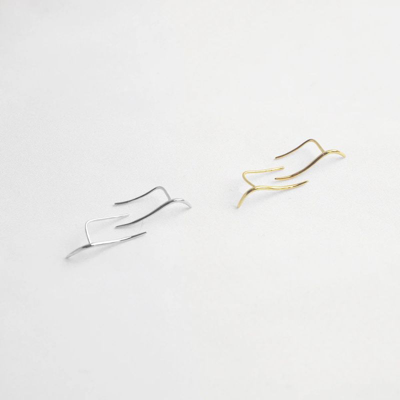 éclater（エクラテ）の「Midge Minimalist Line Earrings（Accessories）」