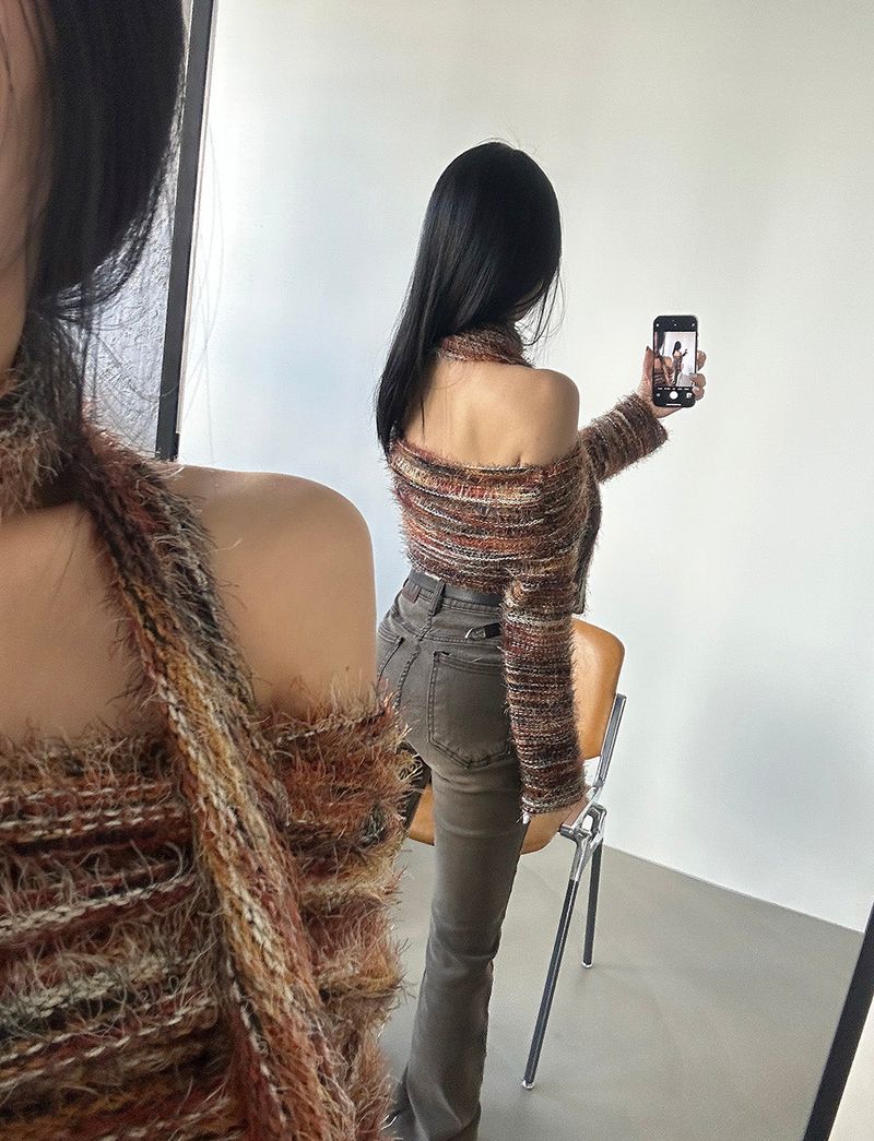 Delight-J（ディライトジェイ）の「Muffler SET Off-Shoulder Mixed Knitwear（Tops）」