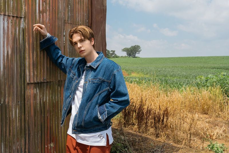 WASHED-LINE DENIM TRUCKER JACKET