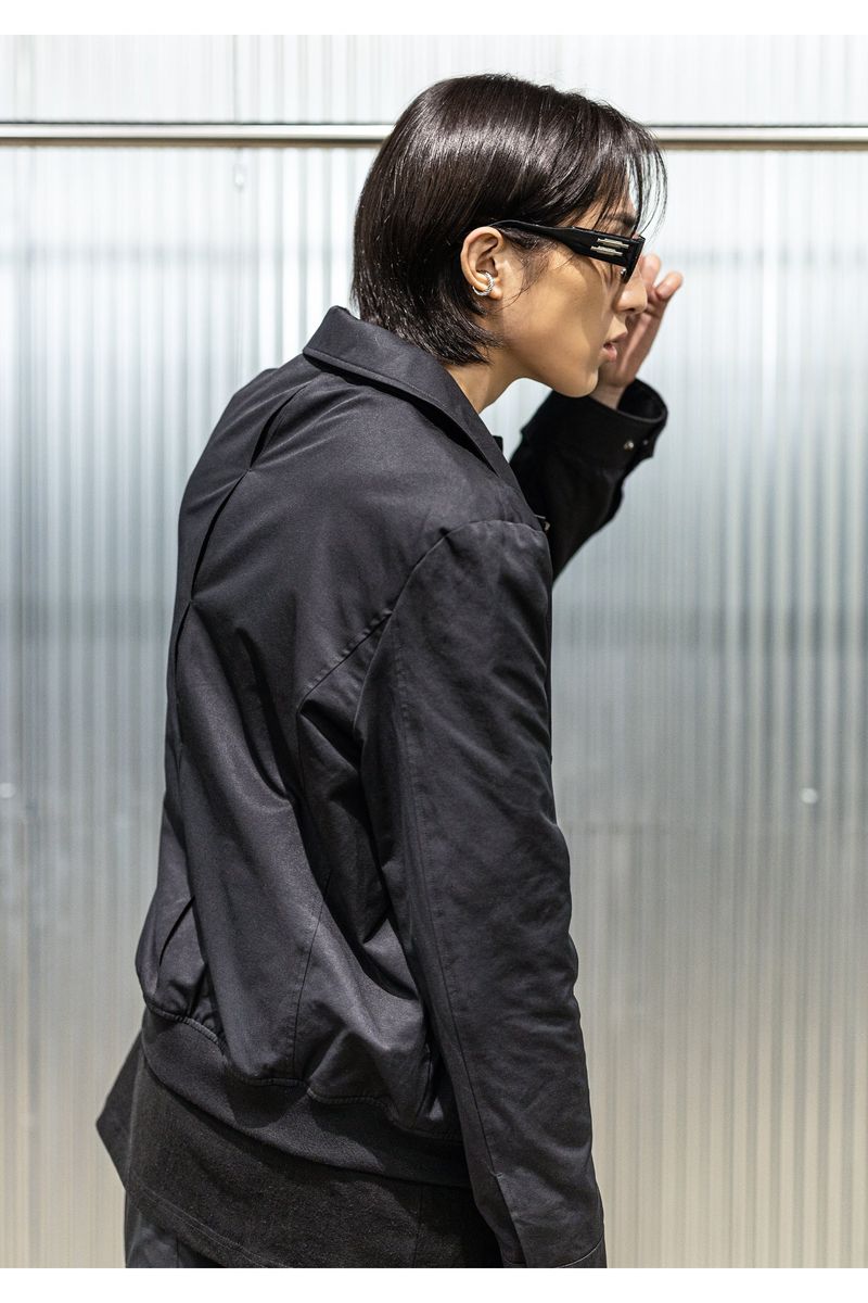 OBLIQUE INVERTED PLEAT BLOUSON