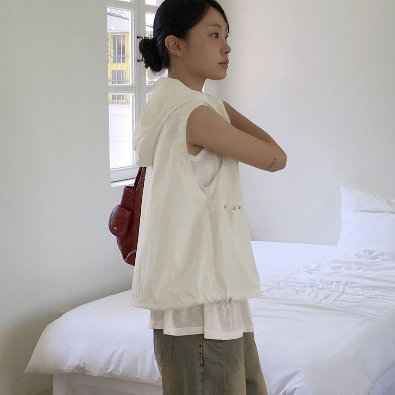 WONDER WONDER（ワンダーワンダー）の「Vasen nylon rivet windbreaker hooded vest（Tops）」