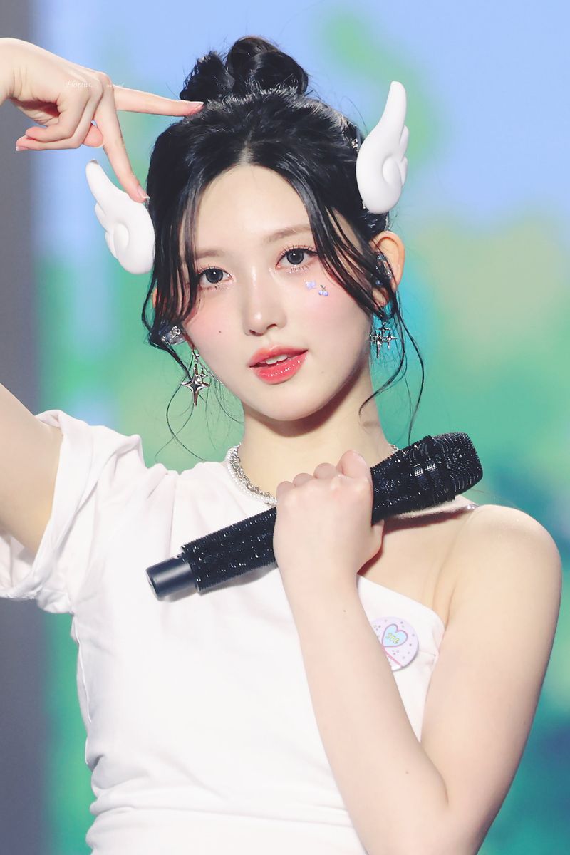  [Aespa Karina, IVE Gaeul Piercing] Sparkle Sparkle Huggies Piercing
