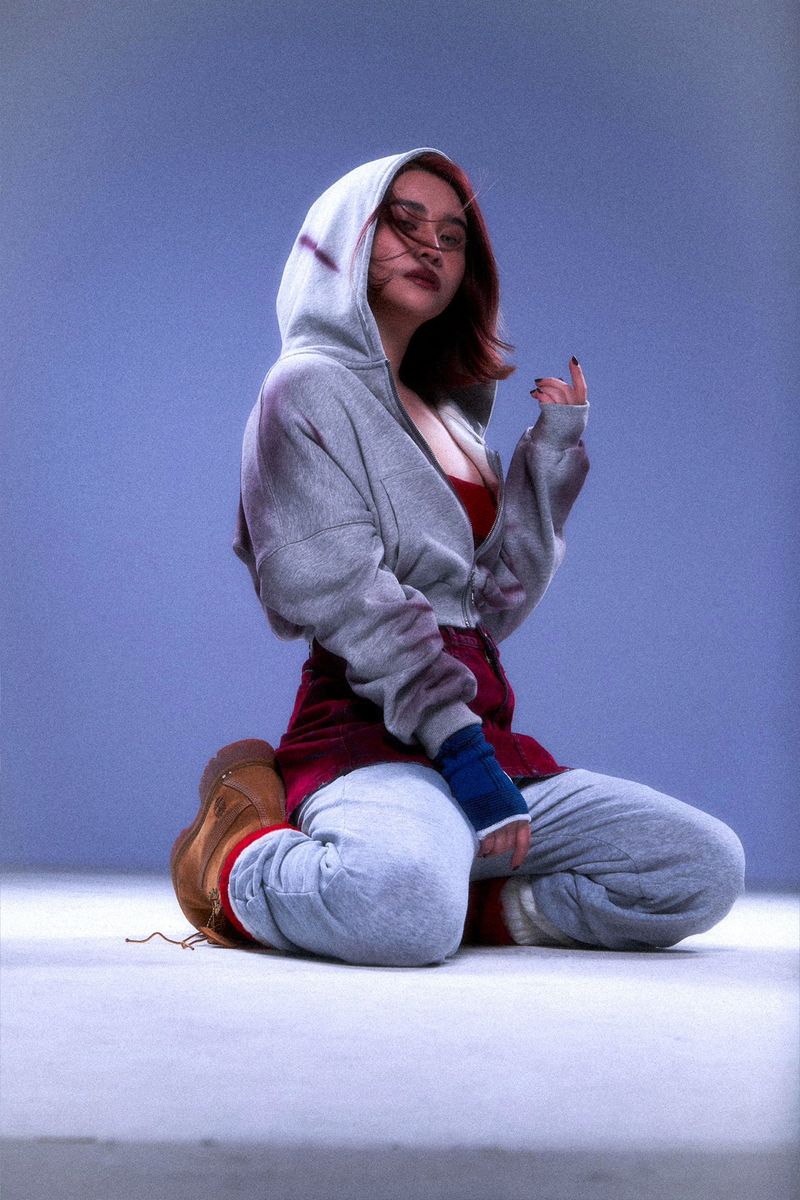 【Keshi】SPRAY RED SHORT CUT ZIP HOODIE
