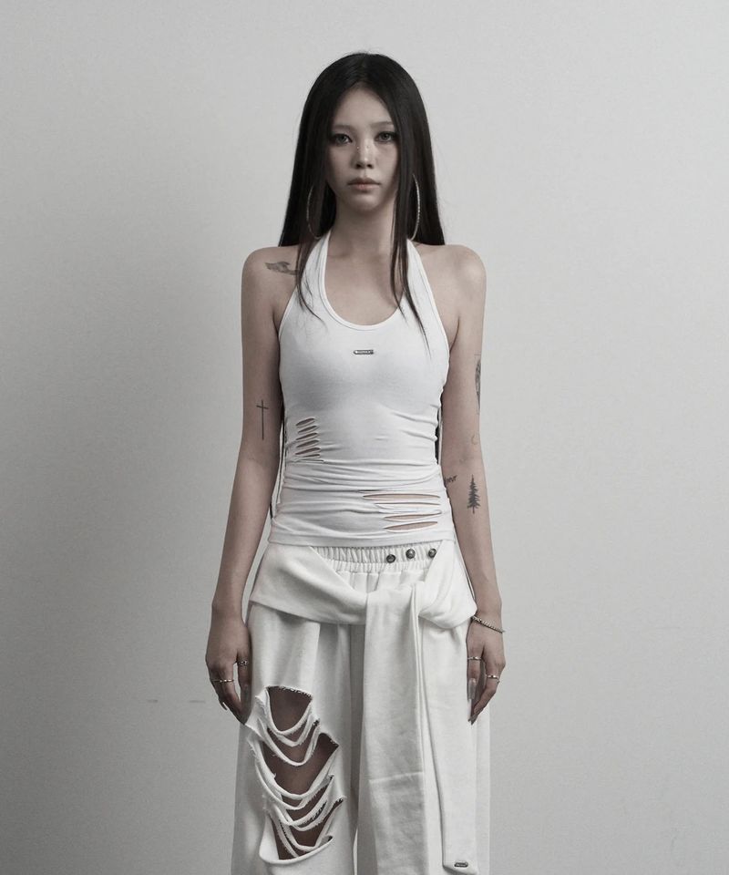 URBAN UNIQUE（アーバンユニーク）の「[label] ハンドカット ダメージ ホルターネック ノースリーブ (white)（トップス）」