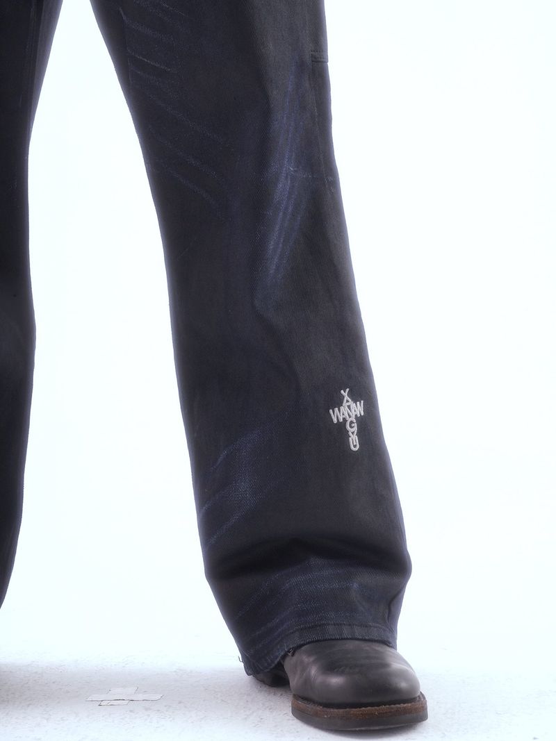 COATED KNIFE-SCRAPED HAND-WIPED DISTRESSED BOOTCUT JEANS