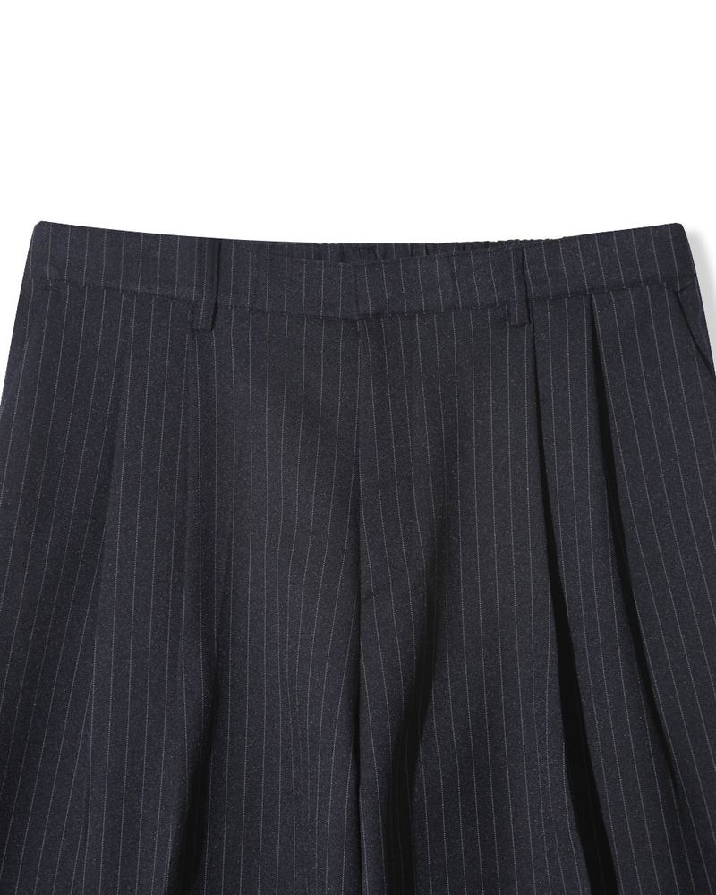 Node Pin Stripe Bermuda Slacks