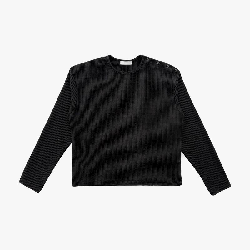 Shoulder button henley neck crop tee
