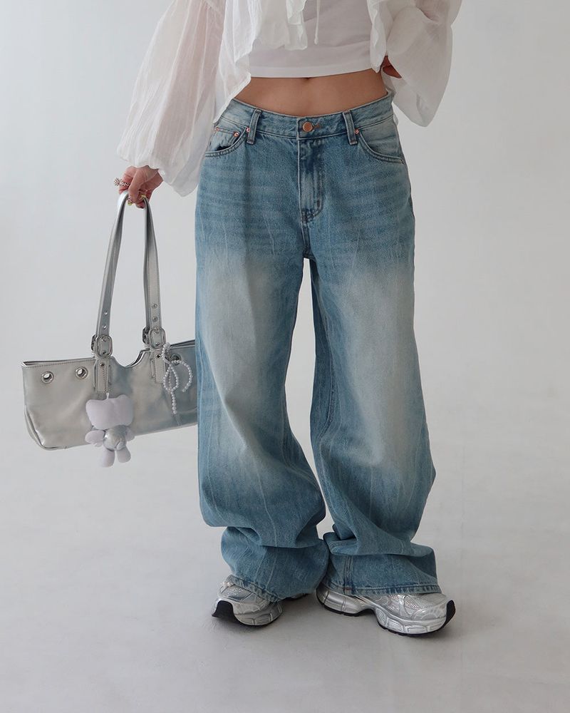 Delight-J（ディライトジェイ）の「Shade light blue low wide jeans（Pants）」