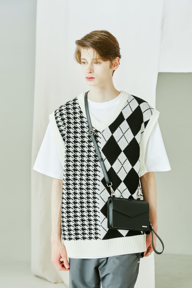 WIDTH SQUARE LEATHER MINIMAL BAG
