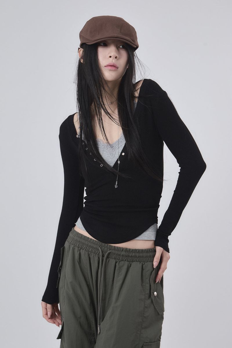 Raucohouse(ラウコハウス)の「Balletcore v-neck snap crop long sleeve(Tops)」