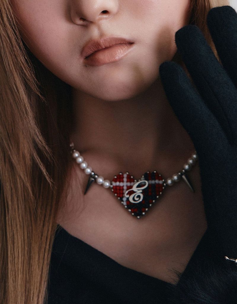 BEADED TARTAN CHECK HEART NECKLACE (RED)