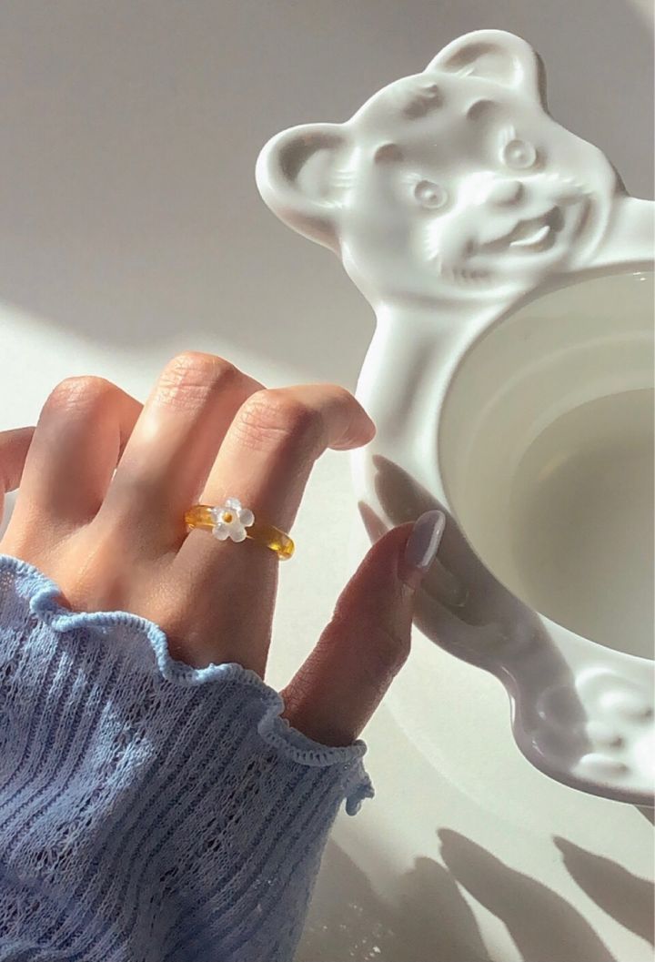 Daisy Flower Acrylic Rings (2 Colors)