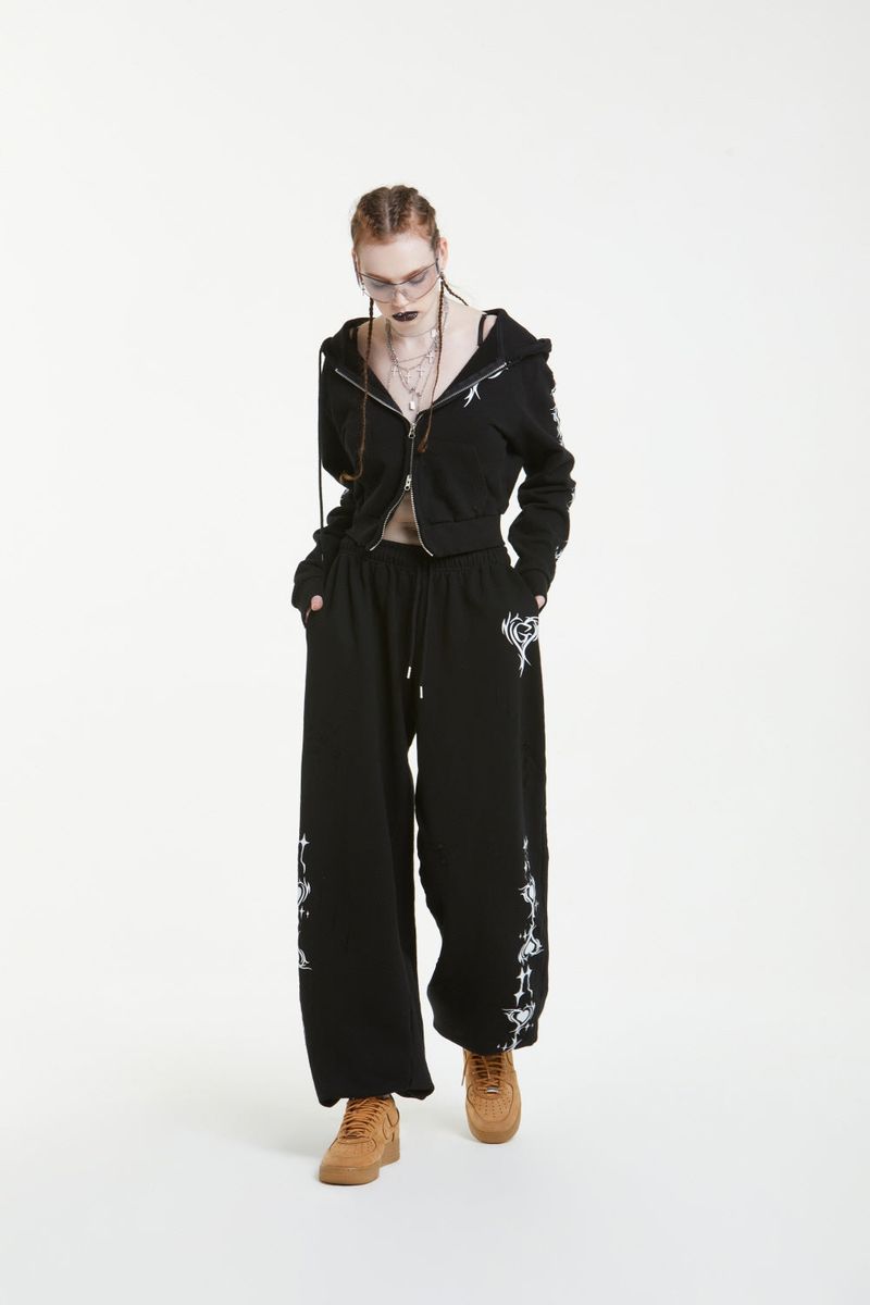 TRIVAL CROPPED HOODY