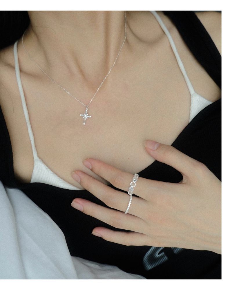 SNOW CROSS NECKLACE