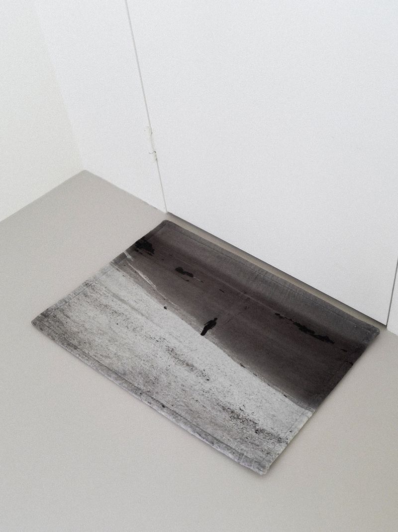 SLEEPTIGHT OBJECT（スリープタイトオブジェクト）の「mono seaside mini rug（Smartphone Accessories）」
