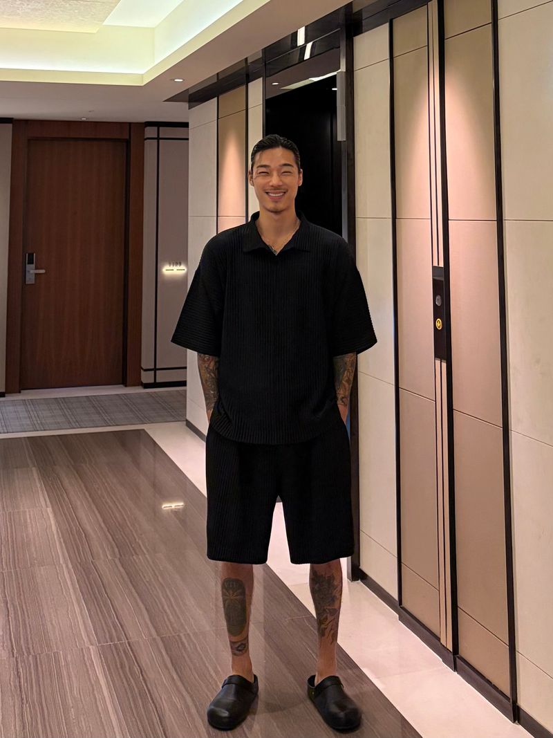 virstyle（ビルスタイル）の「[ VIR Style Original ] INKKI Buttonless Pleated Polo Short-Sleeve T（Tops）」