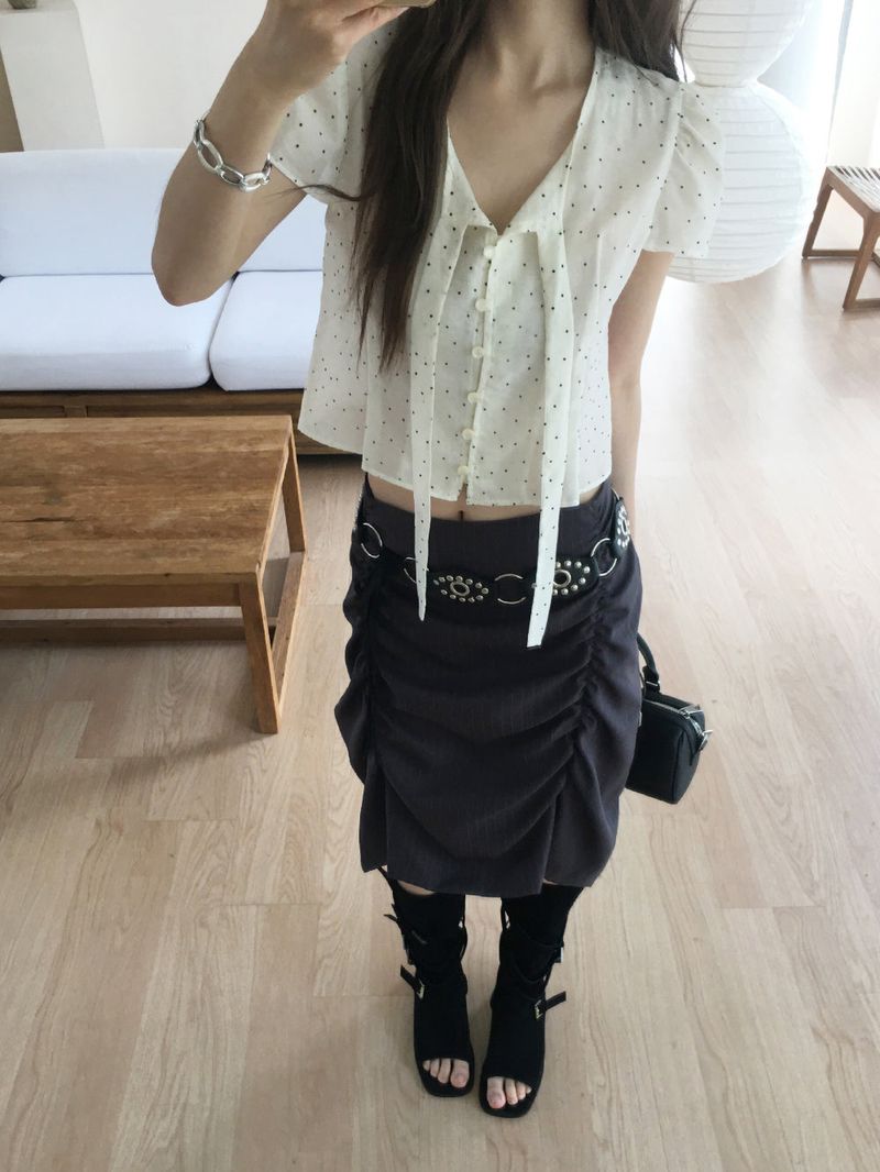 Dot tie puff blouse