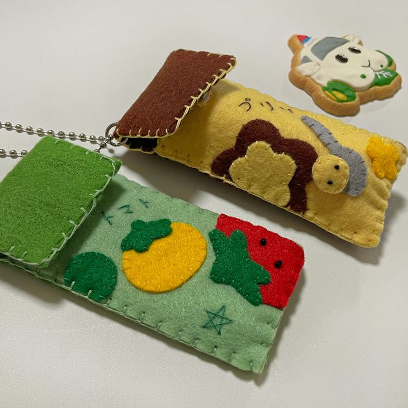 [MADE] Tomato Lip balm Key ring