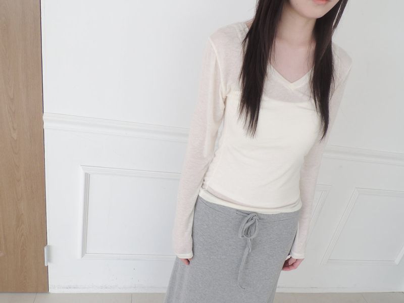 sheer v-neck tee (4c)