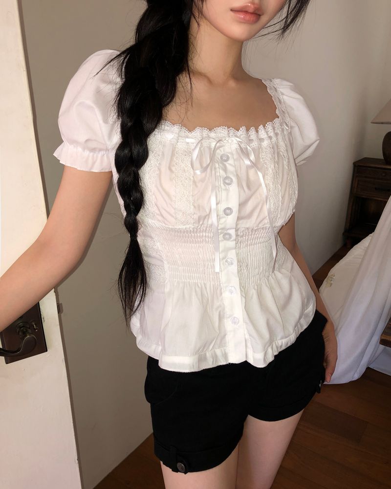 WONDER WONDER（ワンダーワンダー）の「Reu Ribbon Puff Short-Sleeve Blouse（Tops）」