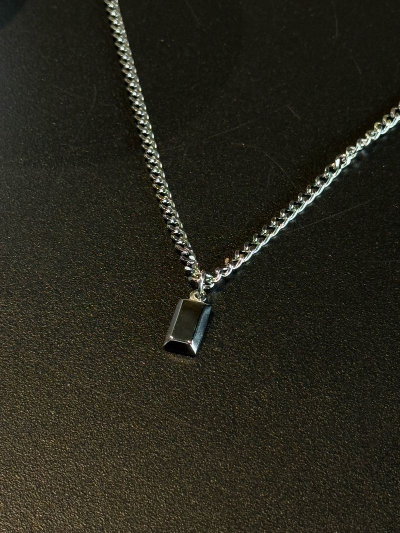 Rect minimal necklace
