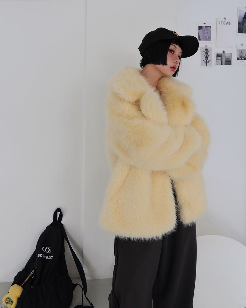 Pastel collar fake fur jacket