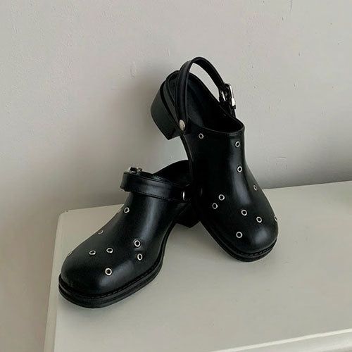 VIVIC（ビビク）の「アイレット バックル ローファー (BLACK)（シューズ）」