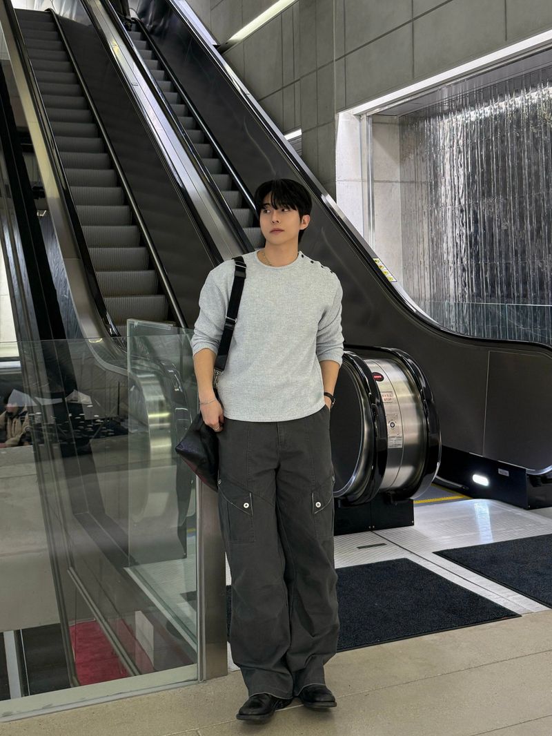 Deep garment pin dying cargo pants