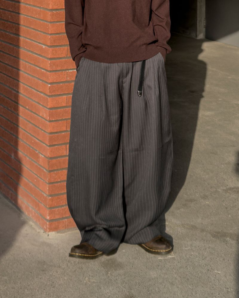 Lentic Side Pintuck Striped Slacks