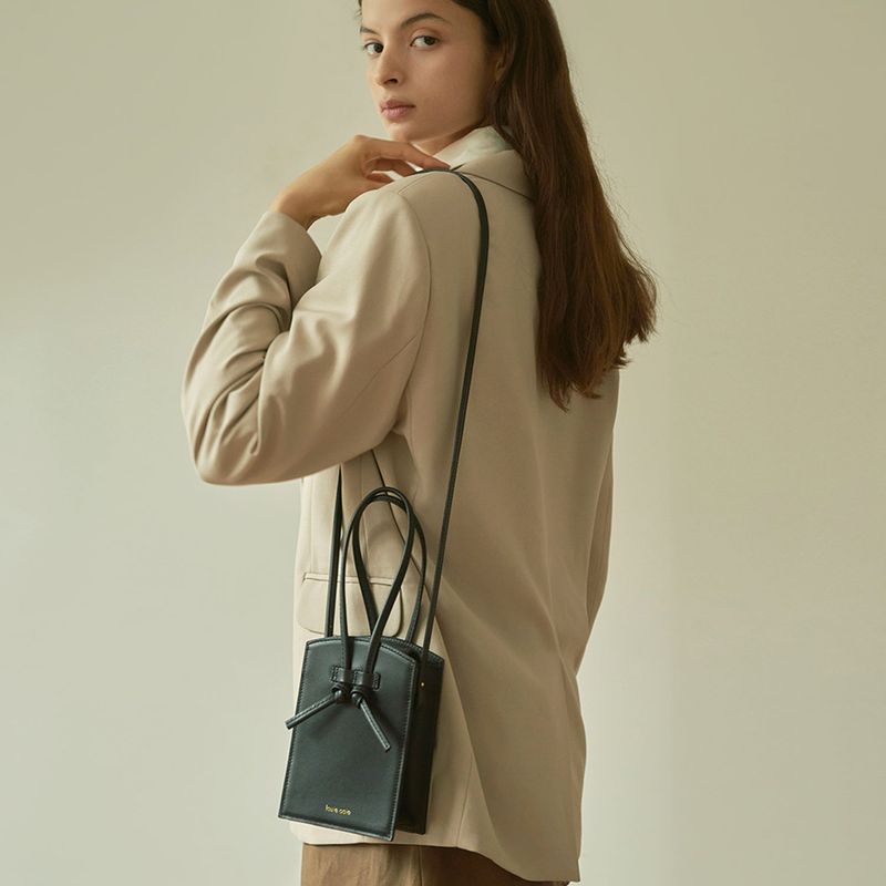 louie ooie(ルイウイ)の「peggy bag - black(Bags)」