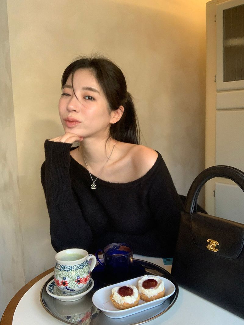 [MADE] Fulls cashmere unbalanced off-shoulder knitwear