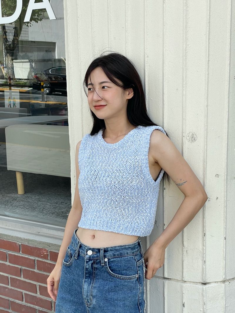 French mix crop knit vest