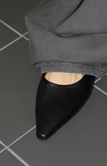 SLIM POINTED WEDGE FLAT