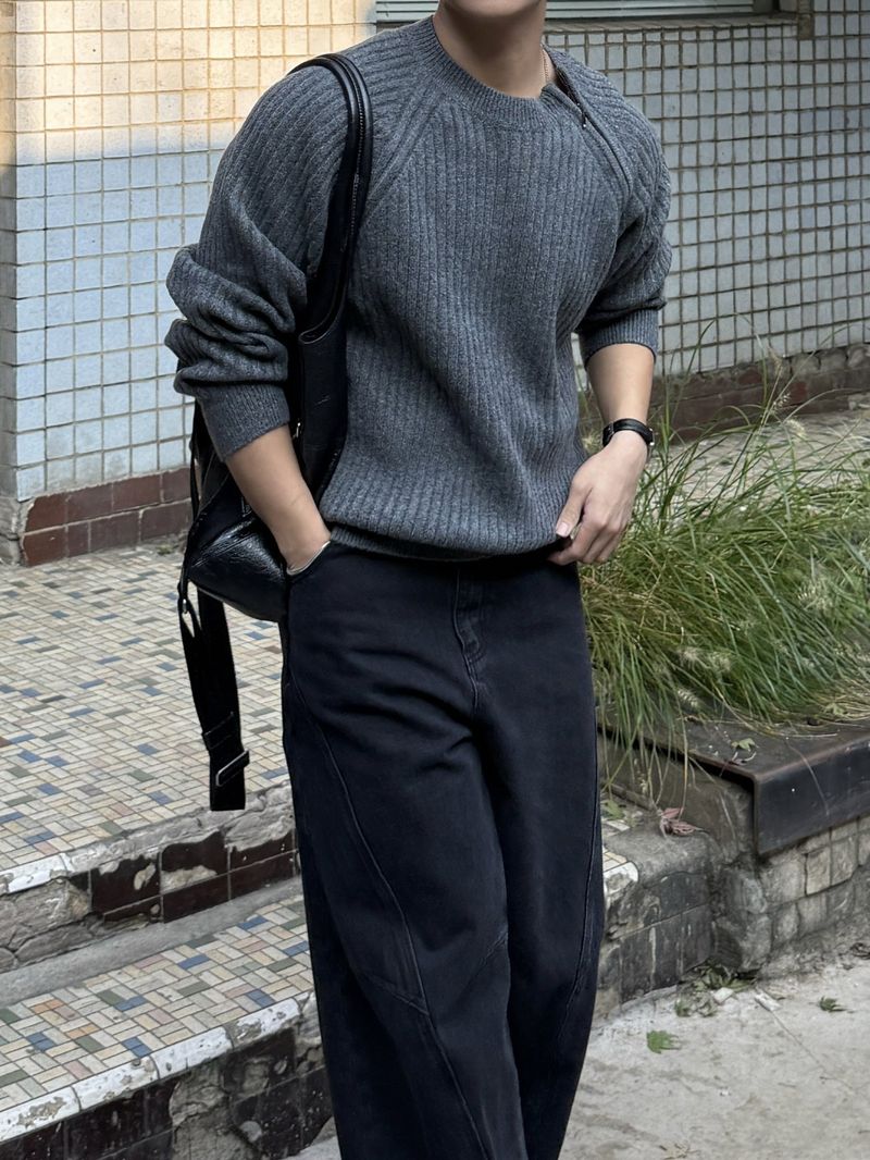 Going diagonal zipper knitwear