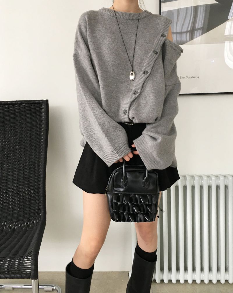 Cross button loose wool knit
