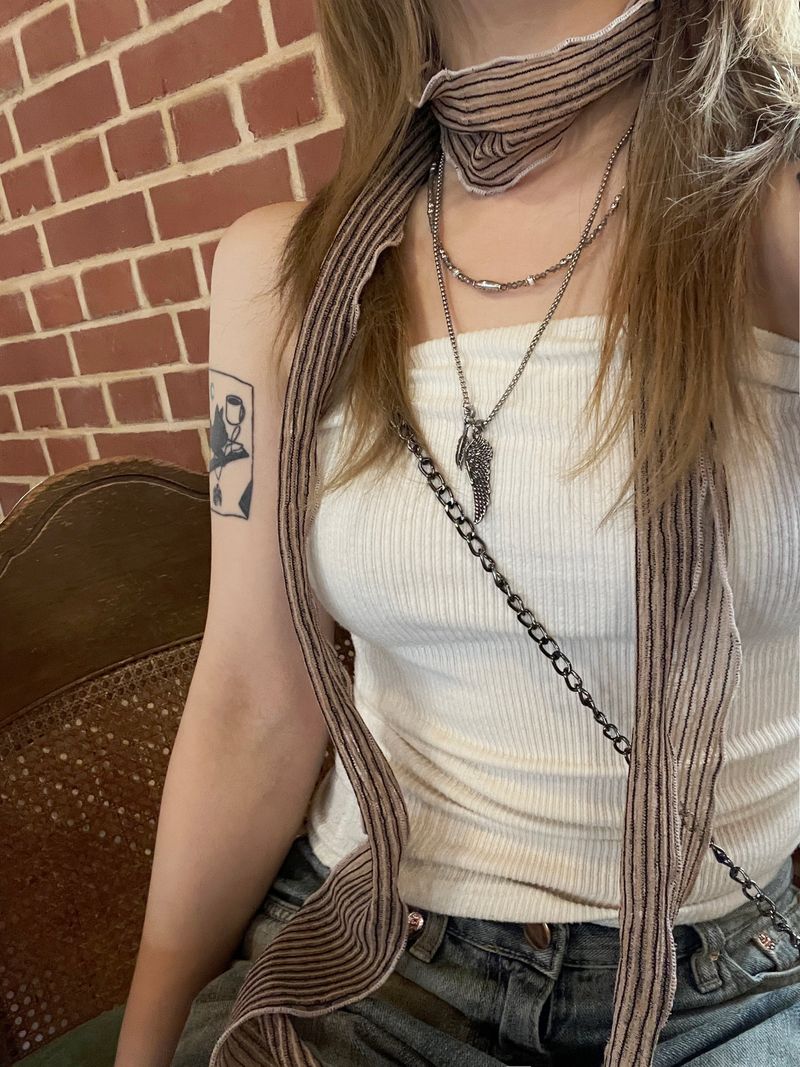 heenytsuki(ヒニツキ)の「Layered V-Neck Knitwear Tube Top(Tops)」