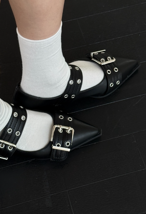 pointed buckle belt shoes