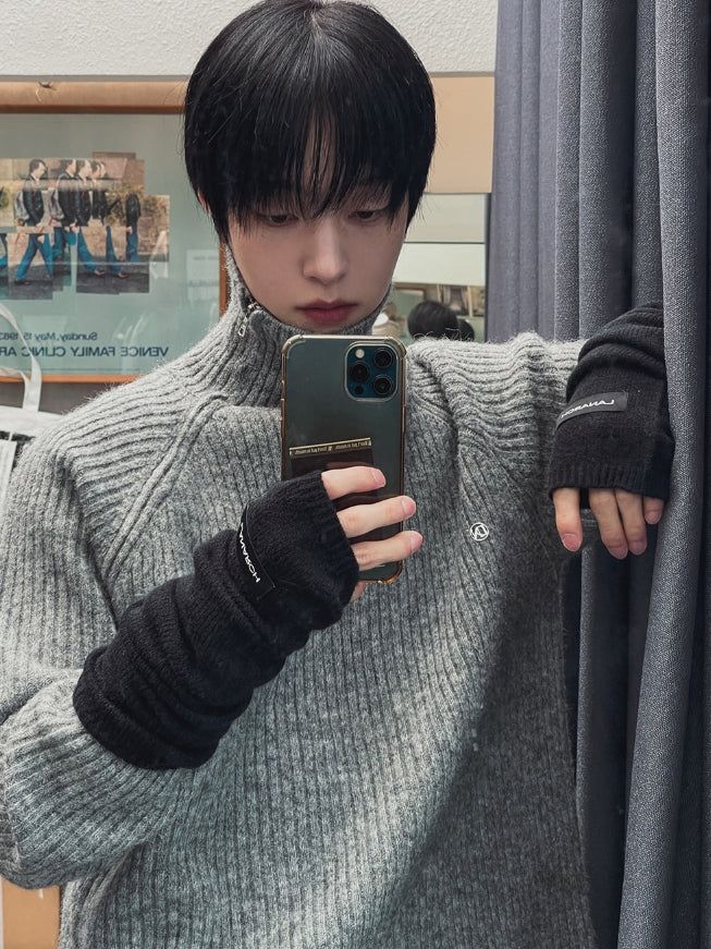 [LANARCH] Raven Knit Hand warmers