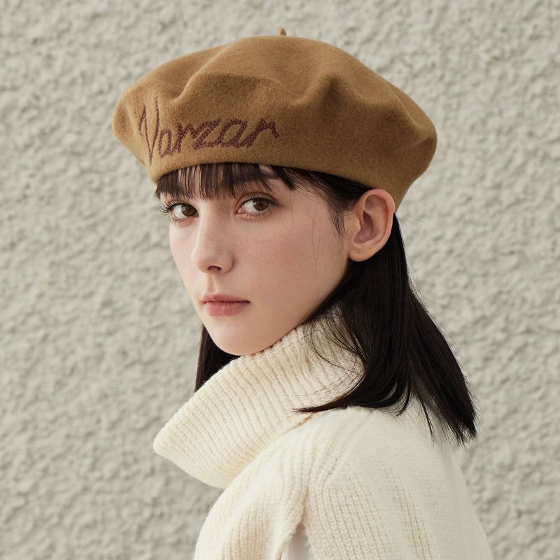 VARZAR Cursive Logo Wool Beret / Camel