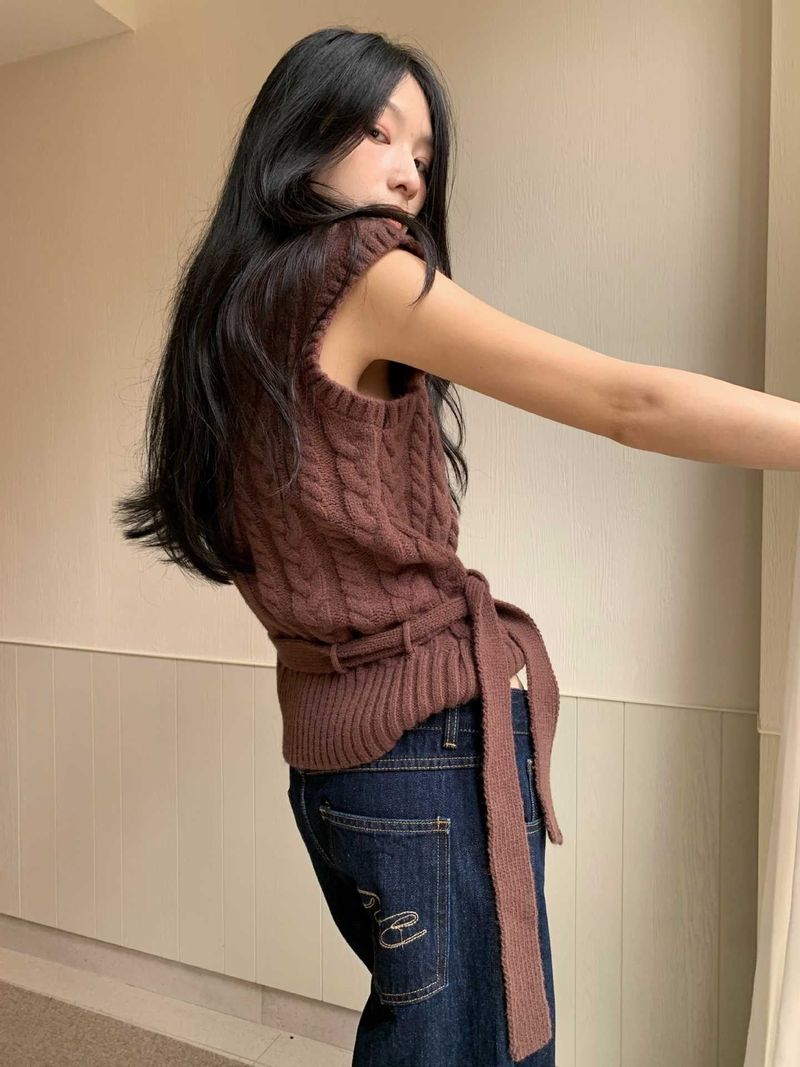 turtleneck twisted strap sleeveless knitwear