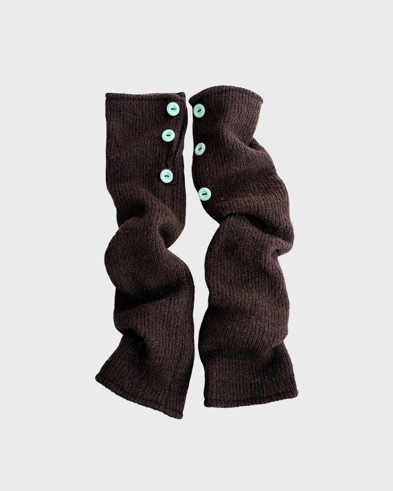 it doesn't matter.（イットダズントマッター）の「[Hand] Fuzzy button warmer (Brown)（Fashion Accessories）」