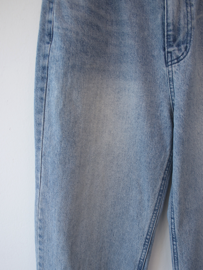washing regular fit denim pants