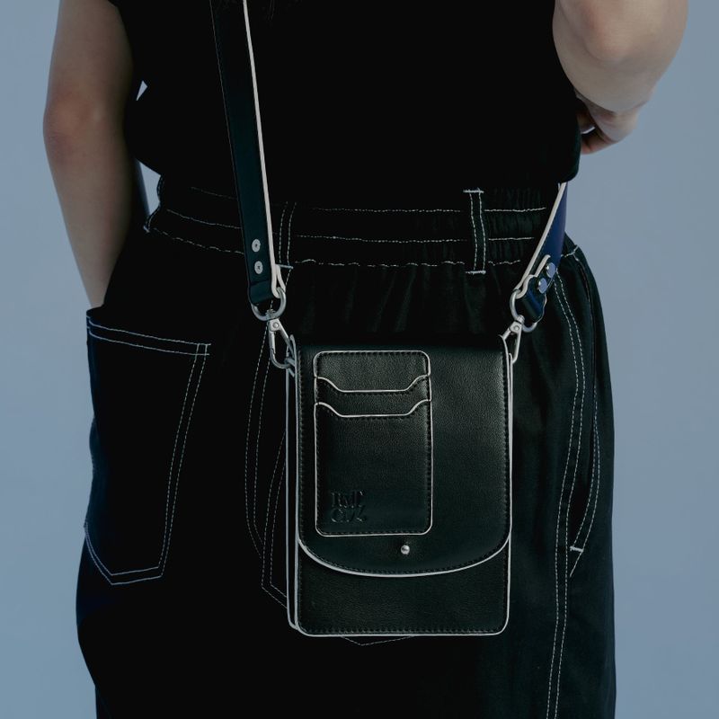 ROMANTIC CROWN（ロマンティッククラウン）の「RECENT LOGO CROSS BAG_BLACK（Bags）」
