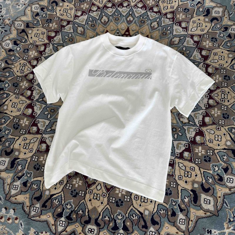KMC.Stu（ ケーエムシー ストゥ）の「KMC "PRETENCIOUS" White Boxy Fit T-Shirt（Tops）」